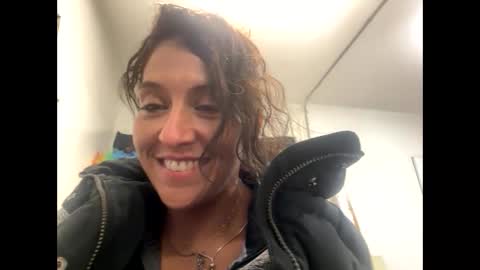 Snapshot of cece_vibez chatting on 11-28-25, 05:21 cece_vibez online show from 11-28-25, 05:21