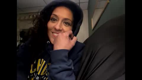 Snapshot of cece_vibez chatting on 11-30-25, 10:08 cece_vibez online show from 11-30-25, 10:08