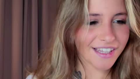 Lina  online show from 04-15-26, 07:58