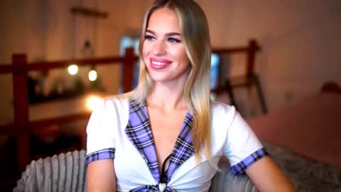 Snapshot of celeste_www chatting on 02-19-26, 04:36 Sunflower online show from 02-19-26, 04:36