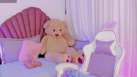 Snapshot of celestte_ruizz chatting on 11-15-25, 06:22 700 110 p online show from 11-15-25, 06:22