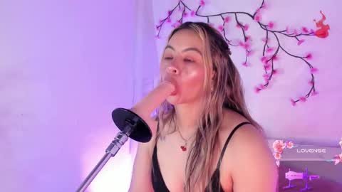 Hello guys my name is Sofi and Lizzie and  Vanessa online show from 10-06-25, 03:20