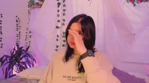 Hello guys my name is Sofi and Lizzie and  Vanessa online show from 12-21-25, 03:57