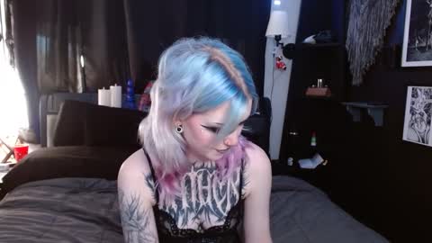 Snapshot of cerianex chatting on 01-20-25, 11:21 Averi online show from 01-20-25, 11:21