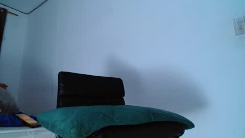 Snapshot of cesar_master_ chatting on 10-02-25, 09:33 cesar_master_ online show from 10-02-25, 09:33