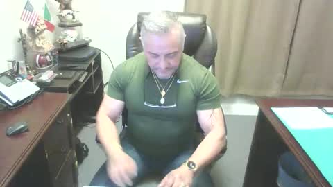 Snapshot of chacho1968 chatting on 01-12-26, 01:00 Chuck online show from 01-12-26, 01:00