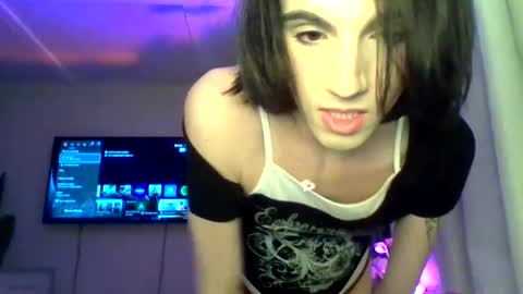 Snapshot of chanel2002 chatting on 03-04-25, 01:01 chanel2002 online show from 03-04-25, 01:01