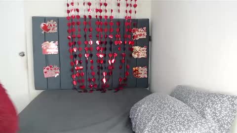 Snapshot of chanelsexyy chatting on 02-14-25, 06:51 Viviana 3 online show from 02-14-25, 06:51