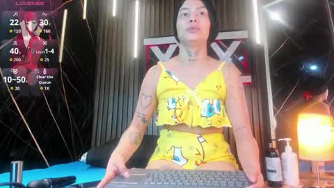 Snapshot of channel_guss chatting on 11-16-25, 05:18 Channel Guss online show from 11-16-25, 05:18