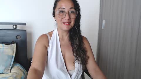 Snapshot of channel_moon9 chatting on 02-19-25, 06:00 channel moon9 online show from 02-19-25, 06:00