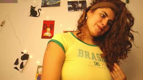Snapshot of chantal_leon chatting on 10-22-25, 08:08 online show from 10-22-25, 08:08