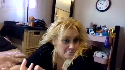 Snapshot of chaosangel33 chatting on 09-23-25, 03:59 Ms. Behaving online show from 09-23-25, 03:59