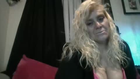 Snapshot of chaosangel33 chatting on 10-26-25, 11:05 Ms. Behaving online show from 10-26-25, 11:05