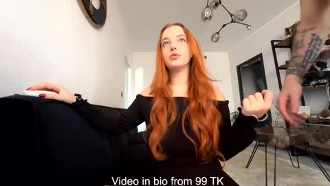 Snapshot of chaptertoo chatting on 09-29-25, 12:10 SofiLiam online show from 09-29-25, 12:10