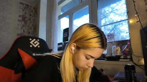 Nancy online show from 12-17-25, 07:14