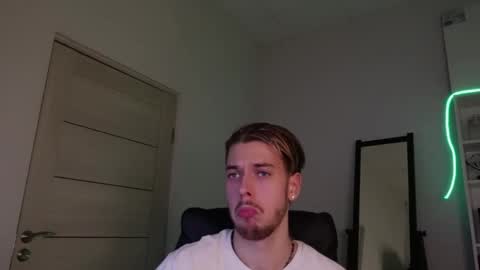 Snapshot of charles_sins chatting on 03-01-25, 06:32 CHARLES SINS online show from 03-01-25, 06:32