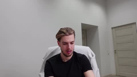 Snapshot of charles_sins chatting on 03-05-25, 12:33 CHARLES SINS online show from 03-05-25, 12:33