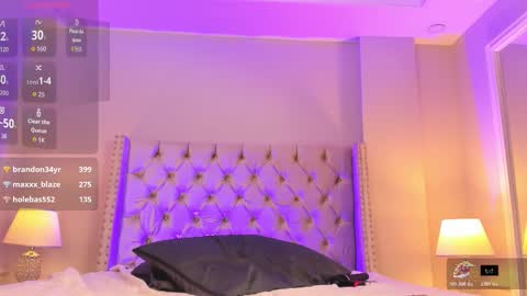 Snapshot of charlie_storm_ chatting on 11-04-25, 11:48 online show from 11-04-25, 11:48