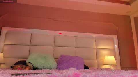 Snapshot of charlie_storm_ chatting on 11-12-25, 11:32 online show from 11-12-25, 11:32