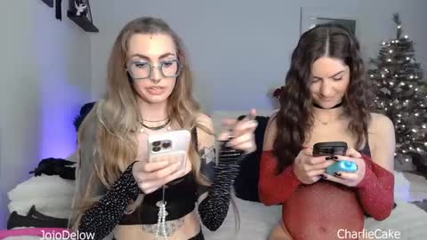 Snapshot of charliecake chatting on 12-01-25, 12:26 Charlie Cake online show from 12-01-25, 12:26