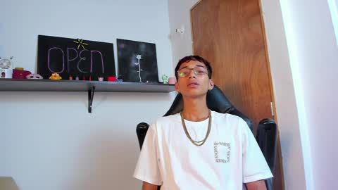 Snapshot of charlieerusso chatting on 01-06-25, 12:05 Charles Russo online show from 01-06-25, 12:05