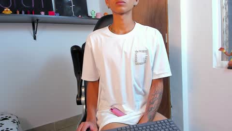 Snapshot of charlieerusso chatting on 01-06-25, 03:09 Charles Russo online show from 01-06-25, 03:09