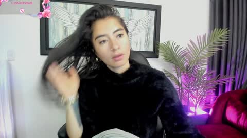 Charlote online show from 01-12-25, 11:39