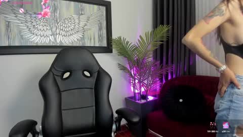 Charlote online show from 01-14-25, 11:42