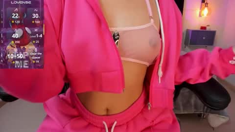 Snapshot of charlotte__benett chatting on 10-26-25, 04:40 Charlotte online show from 10-26-25, 04:40