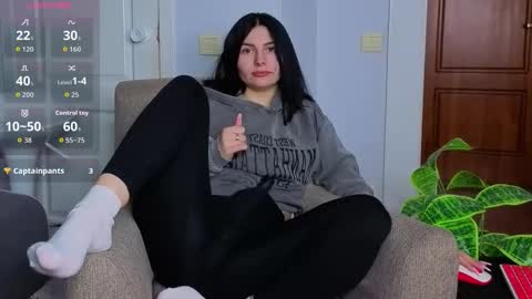 Snapshot of charlotte_daly chatting on 11-11-25, 05:07 Charlotte online show from 11-11-25, 05:07