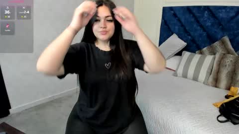 Snapshot of charlotte_mayers chatting on 10-27-25, 11:25 Charlotte Mayers online show from 10-27-25, 11:25