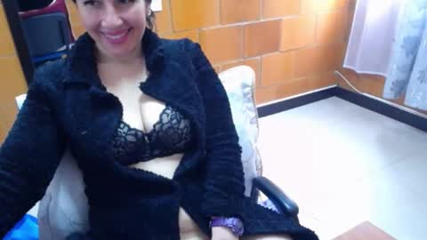 Snapshot of charlotte_temple chatting on 11-25-25, 03:12 Charlotte online show from 11-25-25, 03:12