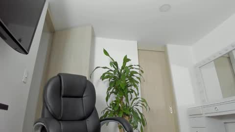 Yuli online show from 10-10-25, 06:12