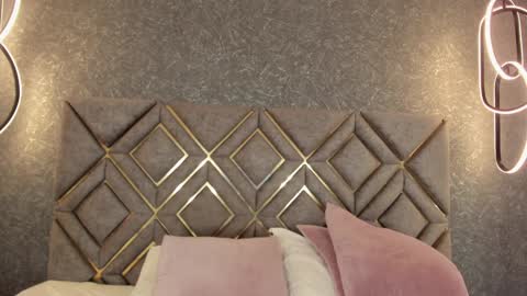 Charlotte  online show from 02-03-25, 10:54