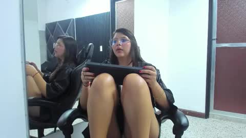 Snapshot of charlottee_starr chatting on 09-19-25, 07:58 charlottee_starr online show from 09-19-25, 07:58