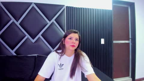 Snapshot of charlottee_starr chatting on 11-23-25, 11:32 charlottee_starr online show from 11-23-25, 11:32