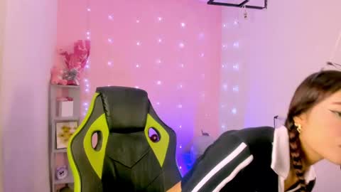 charlotteee online show from 10-17-25, 01:20