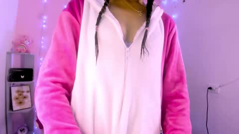 charlotteee online show from 11-12-25, 02:12