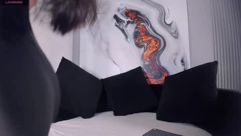 charlottegray_1 online show from 11-10-25, 12:15