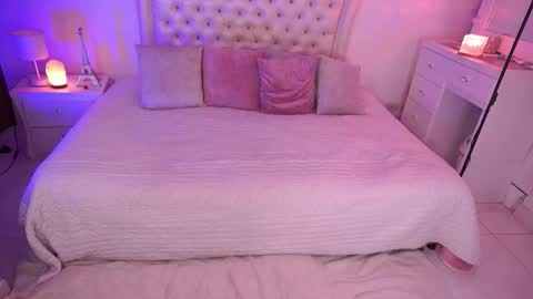 ill be online tomorrow December 1st online show from 12-23-25, 04:32