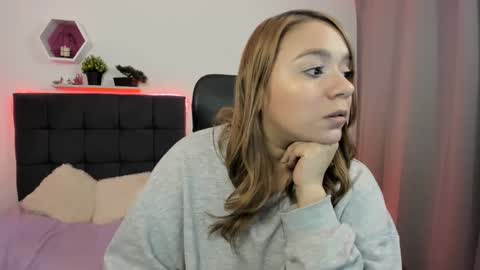 Snapshot of charlottelabouff chatting on 02-19-25, 02:33 Charlotte online show from 02-19-25, 02:33