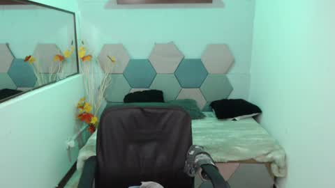 Charlotte Taylor online show from 12-24-24, 07:06