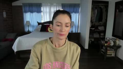 Snapshot of charlottewillson chatting on 10-22-25, 08:41 Charlotte online show from 10-22-25, 08:41