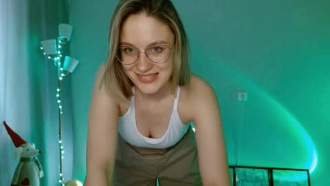 Michelle  online show from 01-16-25, 03:23