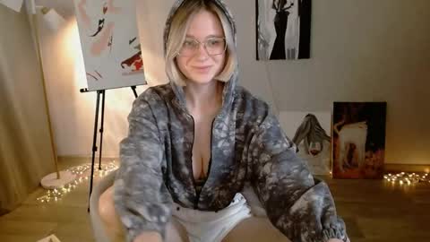 Michelle  online show from 10-04-25, 01:25