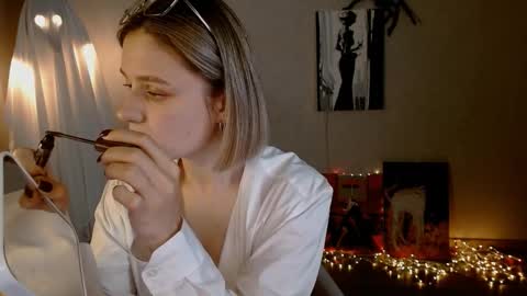 Michelle  online show from 10-28-25, 03:21