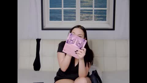 Snapshot of charming_lolla chatting on 09-28-25, 11:32 charming_lolla online show from 09-28-25, 11:32