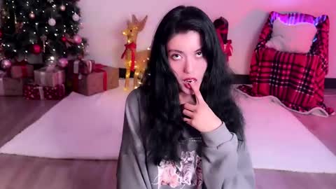 JASMINE   usually going live about 2 am UTC  online show from 12-25-24, 01:41