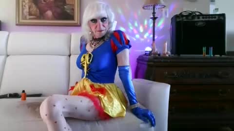 Snapshot of chaton897 chatting on 03-06-26, 05:53 kitty or chaton897 online show from 03-06-26, 05:53