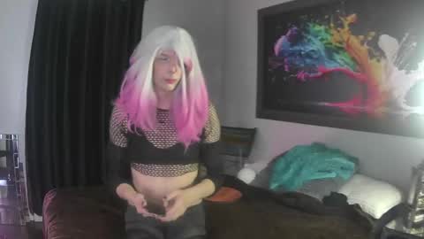 Snapshot of chaton_ds chatting on 10-19-25, 04:13 Sarah online show from 10-19-25, 04:13